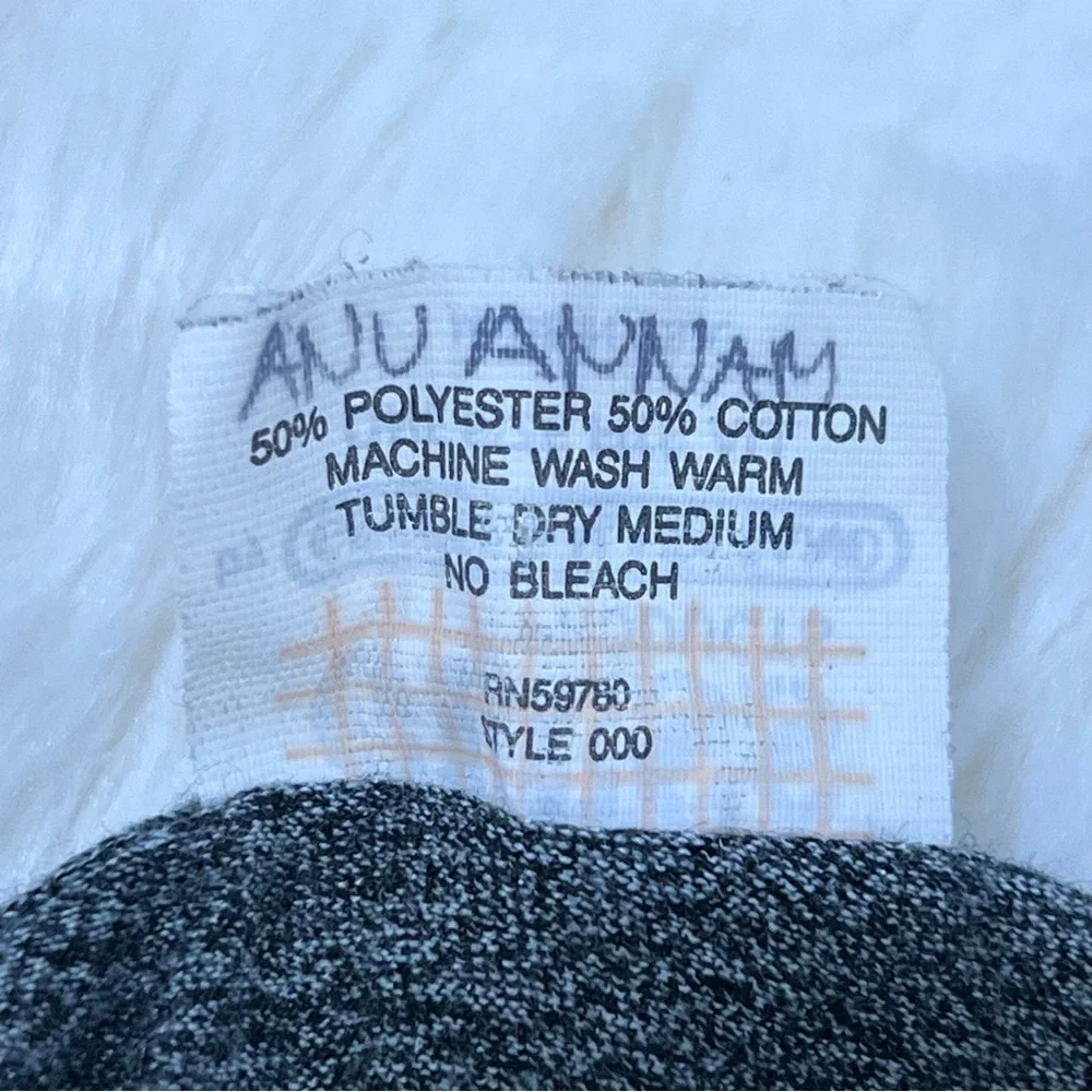 VTG GUESS Products Tee - Picture 5 of 6